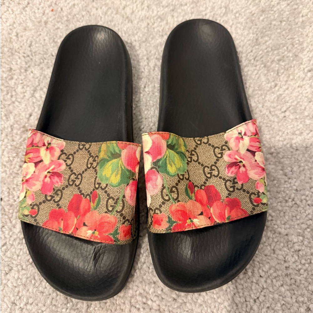 Gucci Women's Floral Slide Sandals - Black and Pink
